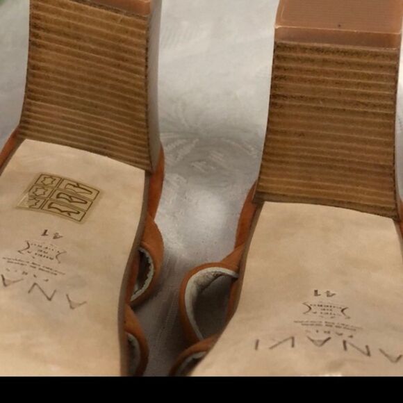 Anaki size 9.5 Paris tawny brown ankle strap heels - Picture 10 of 12